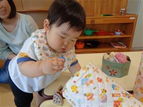 集中している赤ちゃん