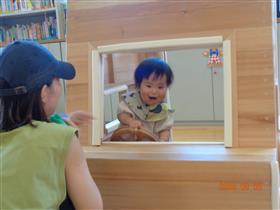 キッチンカーと男の子