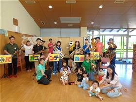 パルプンテ音楽隊との集合写真